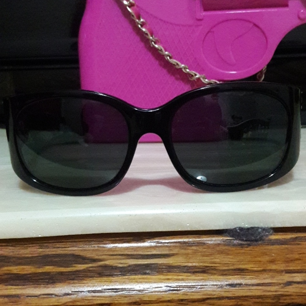 CHANEL sunglasses AUTHENTiC